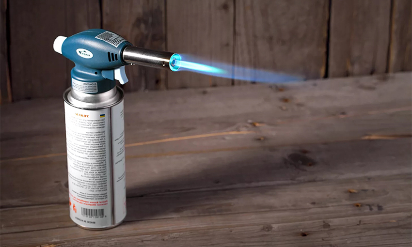 Ручная газовая горелка с баллоном пользуется популярностью у людей, выполняющих ремонты