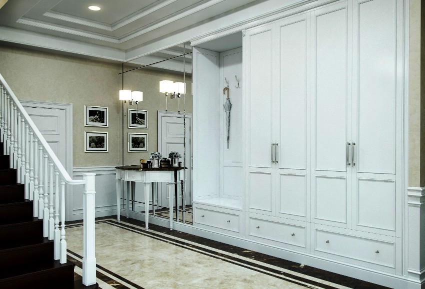 Полы в коридоре с классическим дизайном имеют чаще всего светлый оттенок