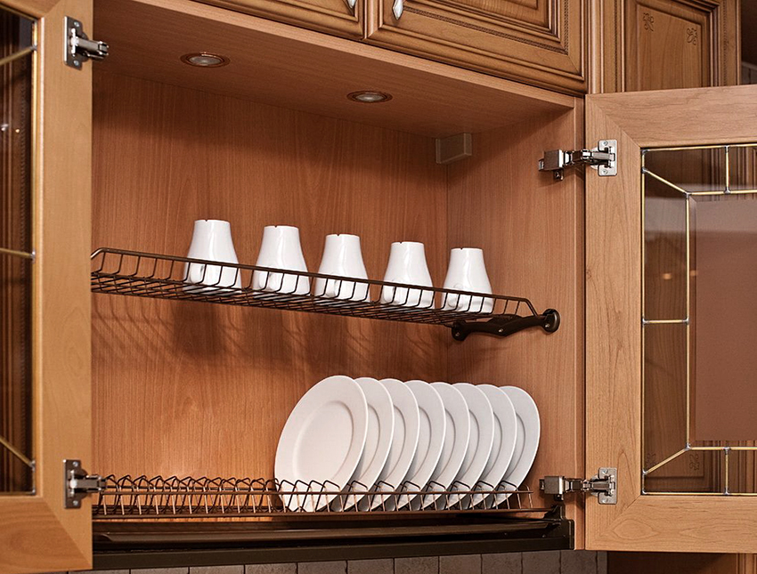 Современные сушки для посуды могут быть фиксированными или съемными