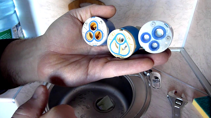 Картриджи для смесителей бывают двух видов: шаровые и дисковые