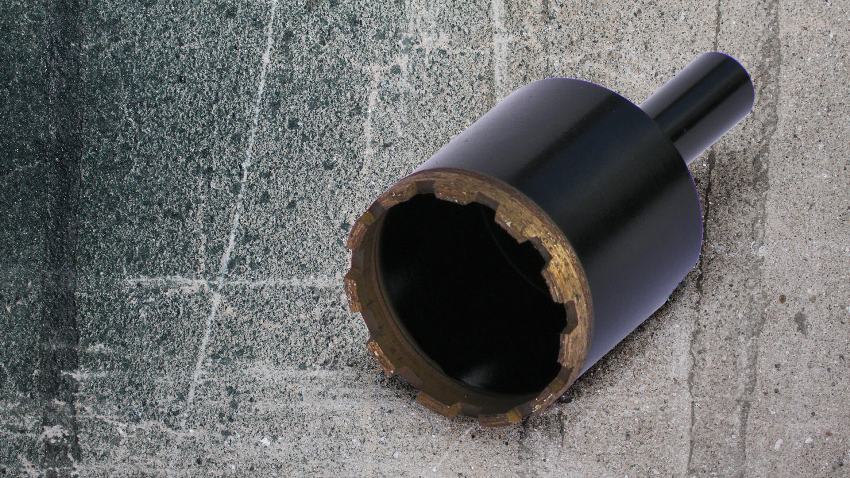 Выбор коронки основывается на предварительном определении твердости бетона, метода бурения (сухой или мокрый), диаметров отверстий 