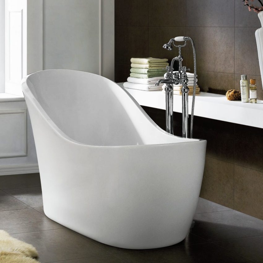Выбрать удобное расположение для сидячей ванны гораздо сложнее, чем для полногабаритного изделия