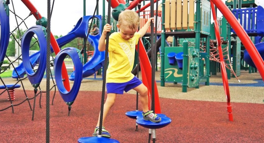 Резиновое покрытие для детских площадок: безопасная и эстетичная игровая зона