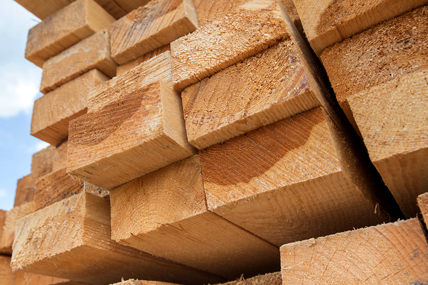 Лучшим вариантом для строительства бани считается натуральная древесина