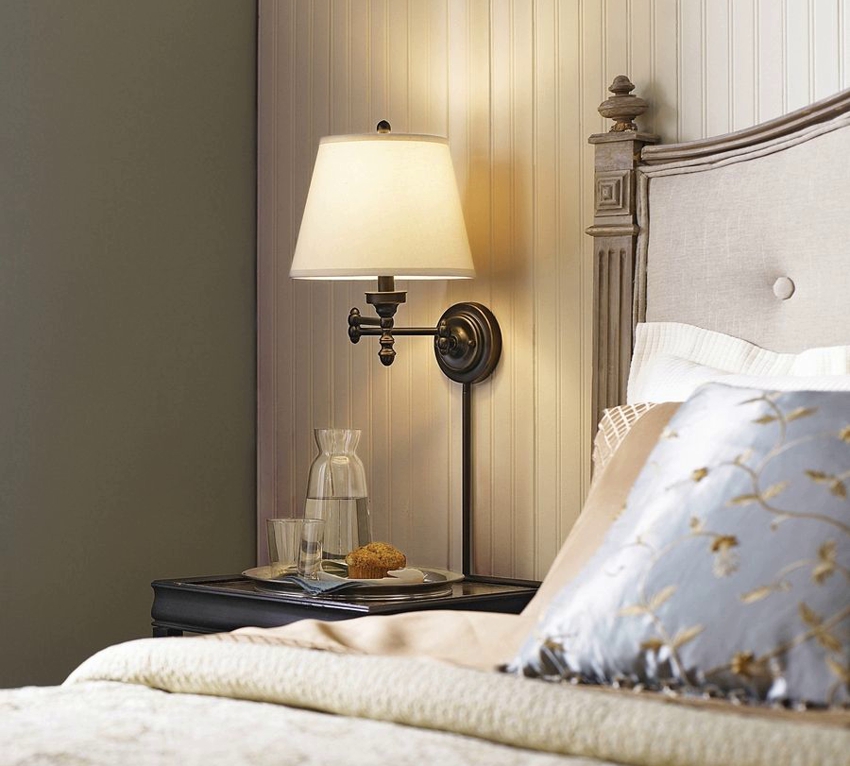 Дизайн светильника перекликается со стилевым выполнением кровати