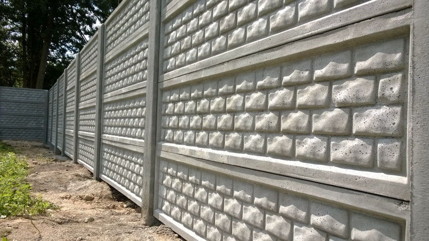 Забор из бетона, изготовленный своими руками